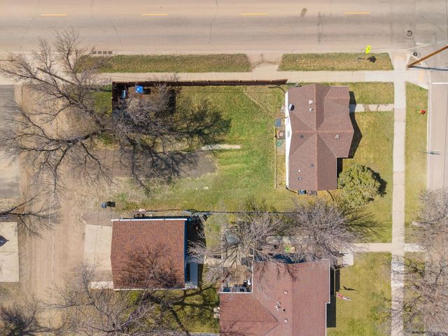1525 5th Ave NW, Minot, ND 58703