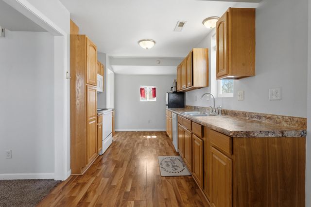 1525 5th Ave NW, Minot, ND 58703