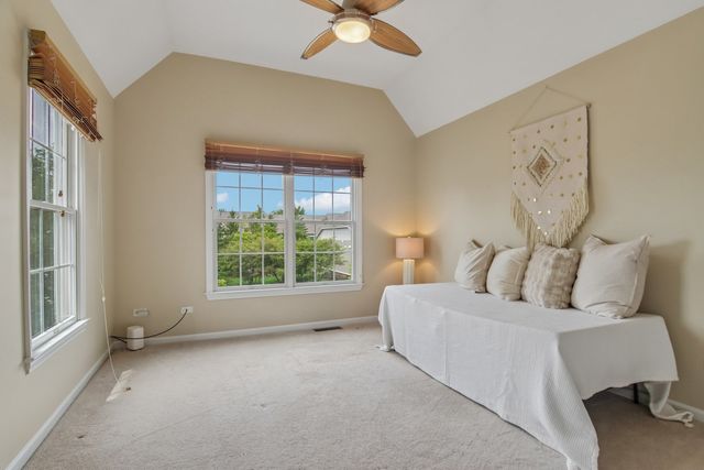 27 Harborside Way, Hawthorn Woods, IL 60047