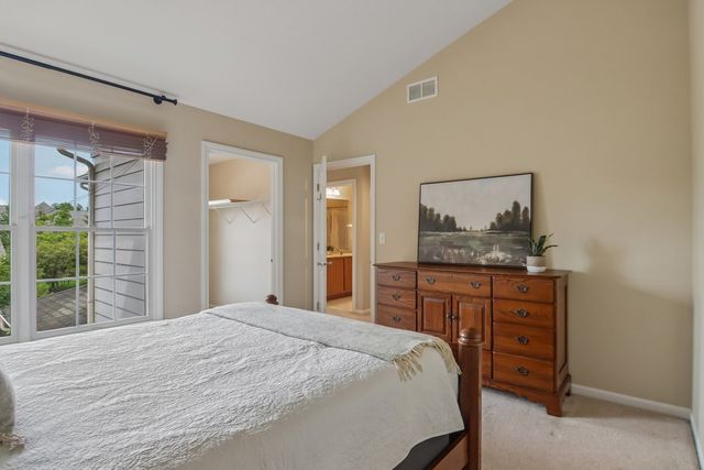 27 Harborside Way, Hawthorn Woods, IL 60047