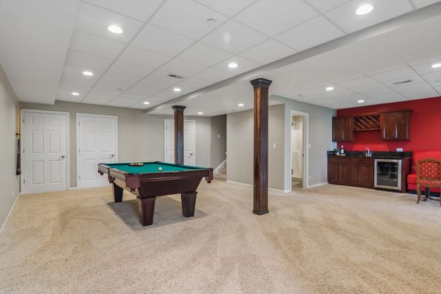 27 Harborside Way, Hawthorn Woods, IL 60047
