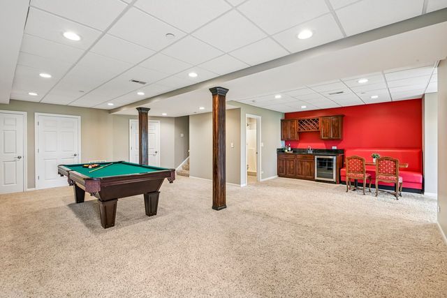 27 Harborside Way, Hawthorn Woods, IL 60047