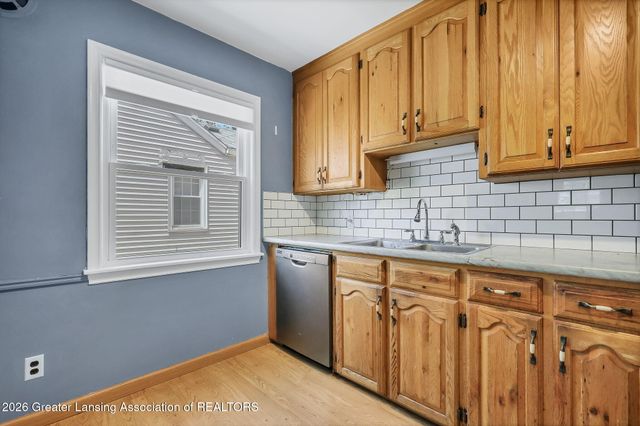 1208 Gordon Avenue, Lansing, MI 48910