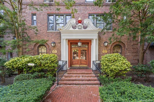 8380 118th st 6G, Kew Gardens, NY 11415