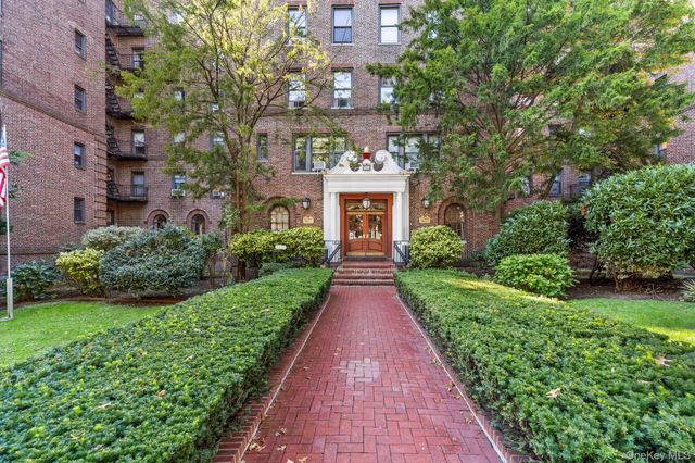 8380 118th st 6G, Kew Gardens, NY 11415
