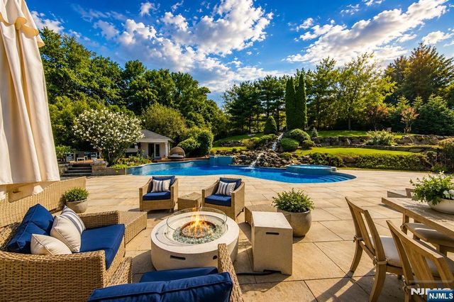 14 E Hill Court, Cresskill, NJ 07626