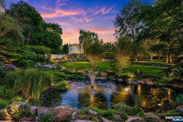 14 E Hill Court, Cresskill, NJ 07626