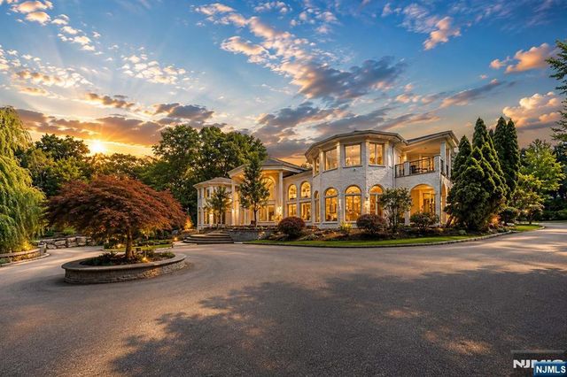 14 E Hill Court, Cresskill, NJ 07626