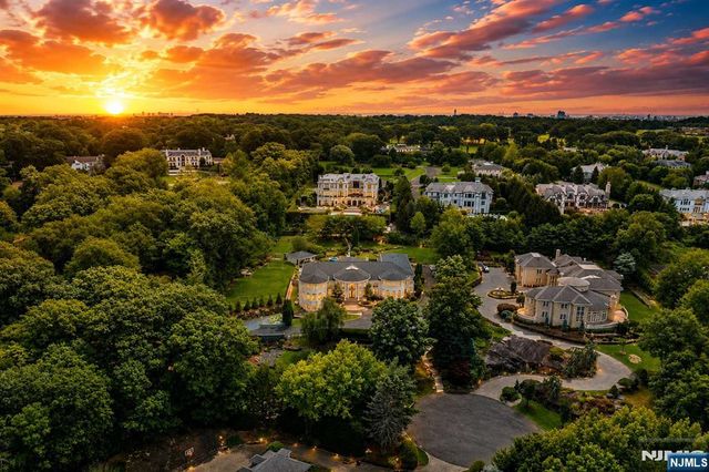 14 E Hill Court, Cresskill, NJ 07626