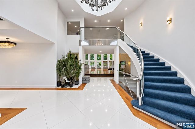 14 E Hill Court, Cresskill, NJ 07626