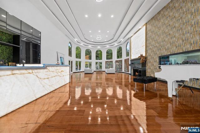 14 E Hill Court, Cresskill, NJ 07626