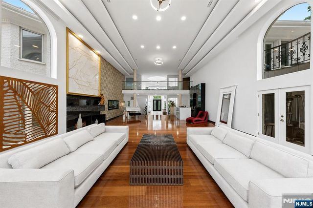 14 E Hill Court, Cresskill, NJ 07626
