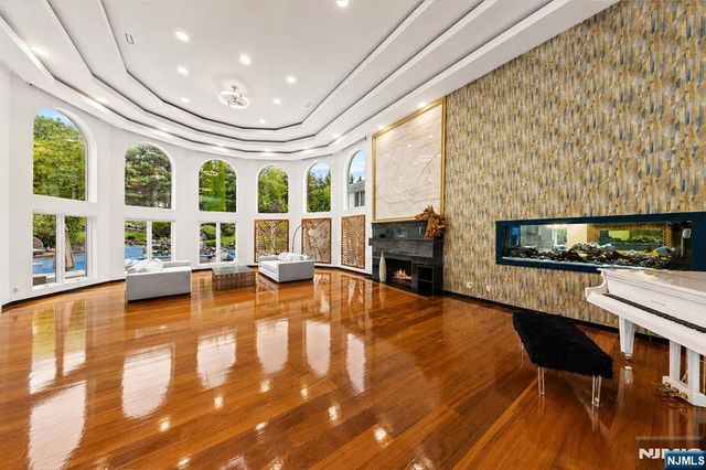 14 E Hill Court, Cresskill, NJ 07626