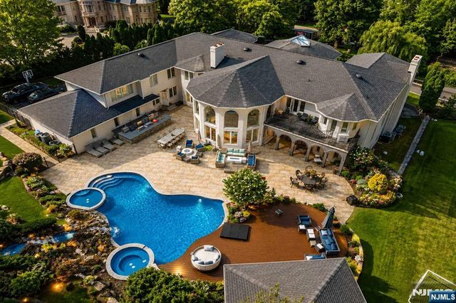 14 E Hill Court, Cresskill, NJ 07626