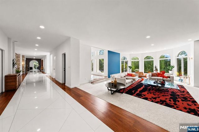 14 E Hill Court, Cresskill, NJ 07626