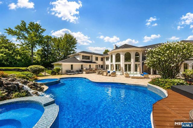14 E Hill Court, Cresskill, NJ 07626