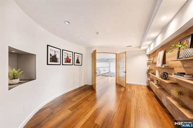 14 E Hill Court, Cresskill, NJ 07626