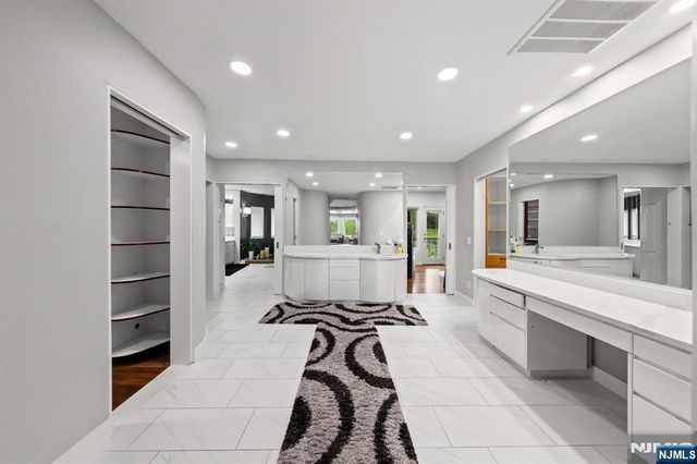 14 E Hill Court, Cresskill, NJ 07626
