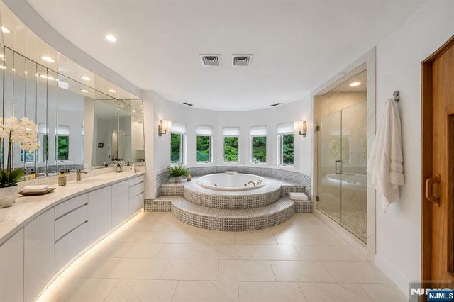 14 E Hill Court, Cresskill, NJ 07626