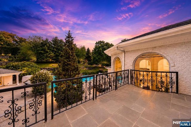 14 E Hill Court, Cresskill, NJ 07626