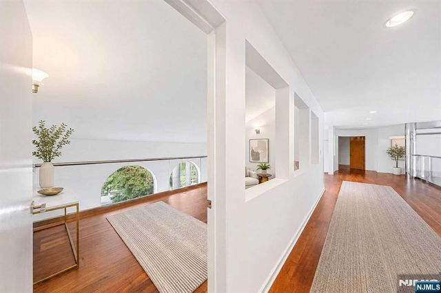 14 E Hill Court, Cresskill, NJ 07626