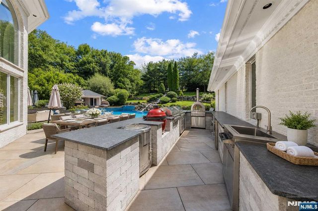 14 E Hill Court, Cresskill, NJ 07626