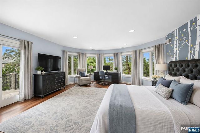 14 E Hill Court, Cresskill, NJ 07626
