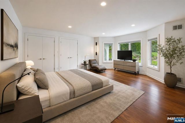 14 E Hill Court, Cresskill, NJ 07626