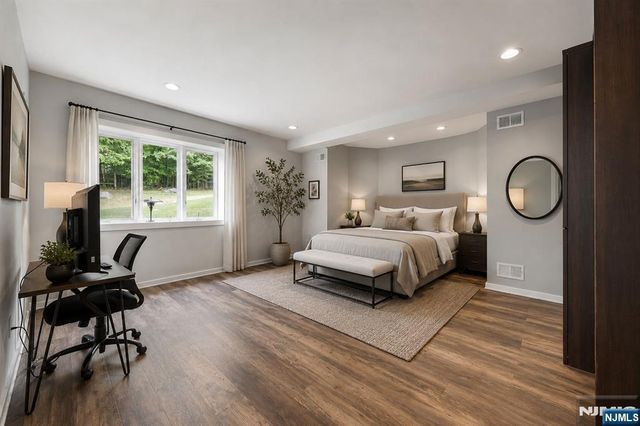 14 E Hill Court, Cresskill, NJ 07626