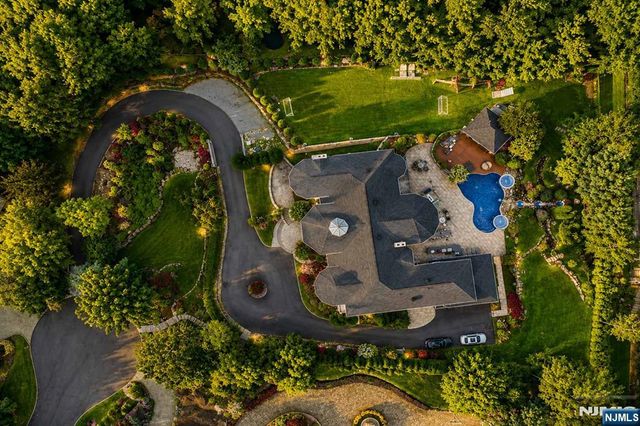 14 E Hill Court, Cresskill, NJ 07626