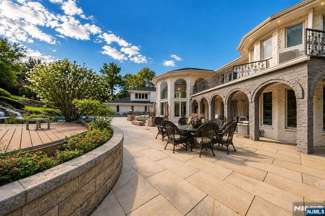 14 E Hill Court, Cresskill, NJ 07626