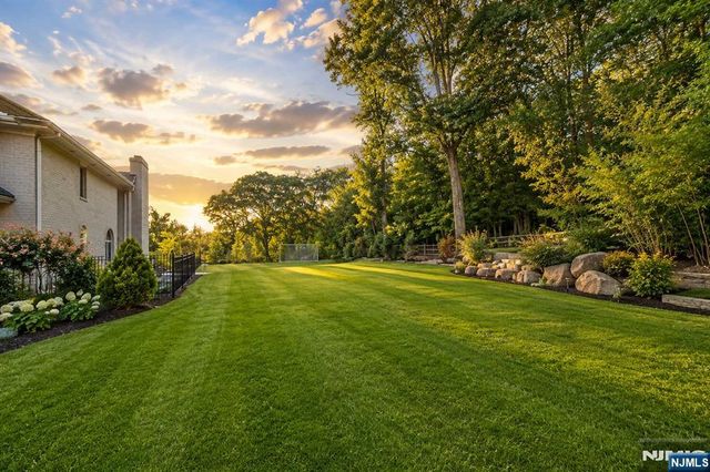 14 E Hill Court, Cresskill, NJ 07626