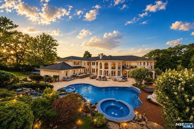 14 E Hill Court, Cresskill, NJ 07626