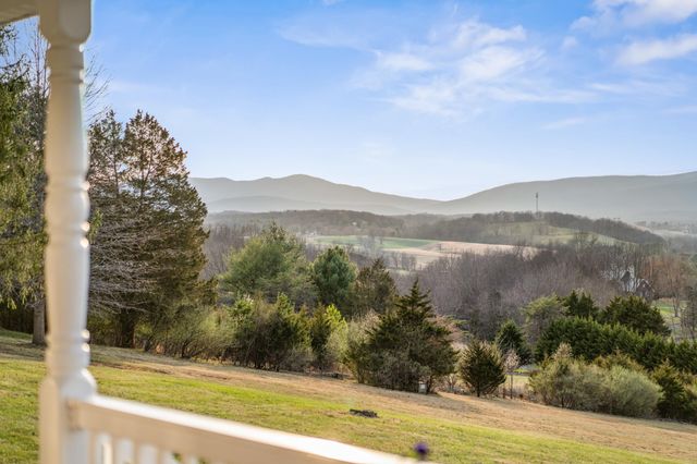 173 EASTWOOD DR, Staunton, VA 24401