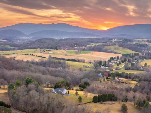 173 EASTWOOD DR, Staunton, VA 24401