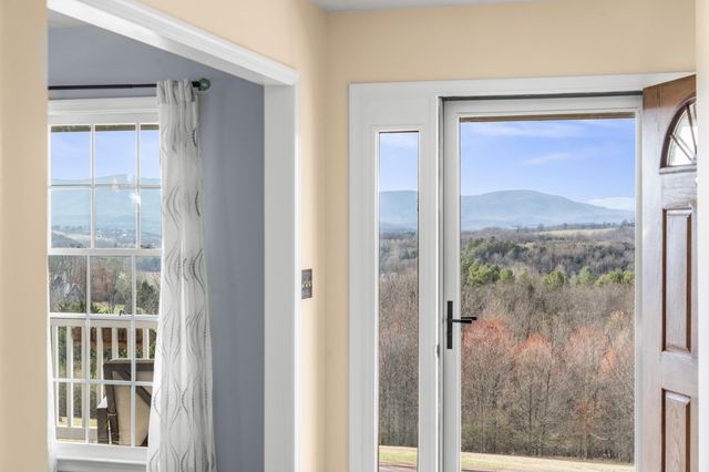 173 EASTWOOD DR, Staunton, VA 24401