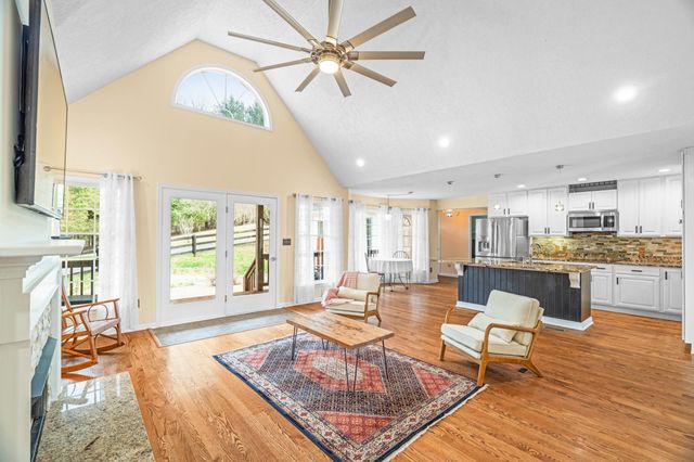 173 EASTWOOD DR, Staunton, VA 24401