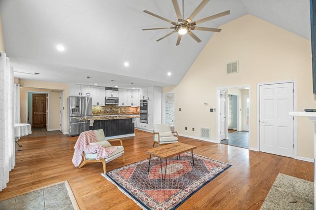 173 EASTWOOD DR, Staunton, VA 24401