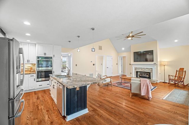 173 EASTWOOD DR, Staunton, VA 24401