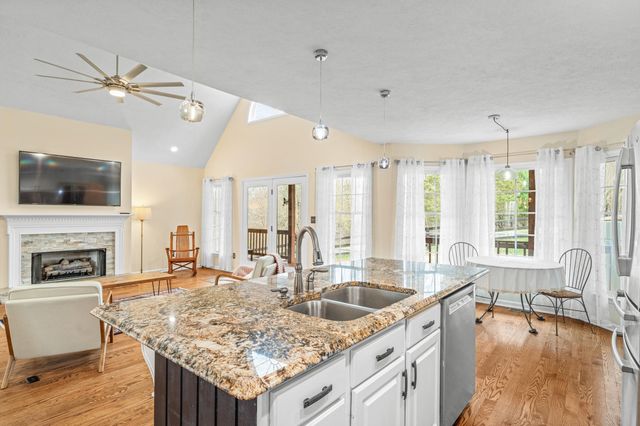 173 EASTWOOD DR, Staunton, VA 24401