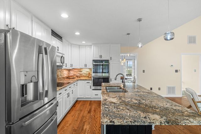 173 EASTWOOD DR, Staunton, VA 24401