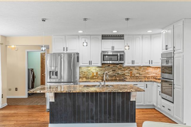 173 EASTWOOD DR, Staunton, VA 24401