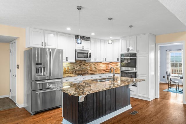 173 EASTWOOD DR, Staunton, VA 24401