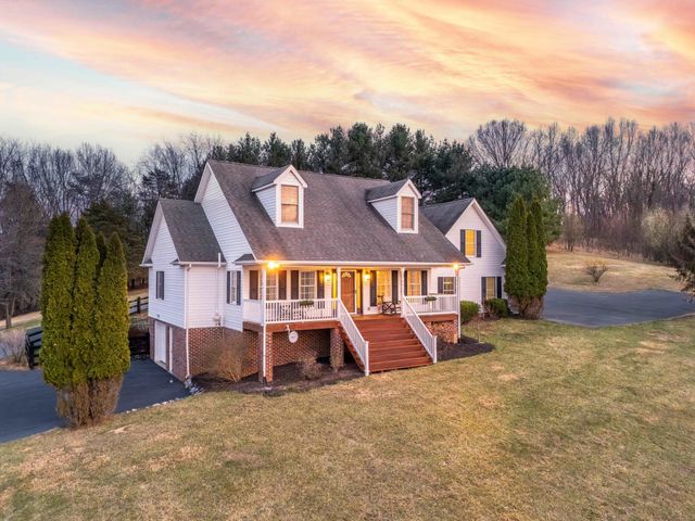 173 EASTWOOD DR, Staunton, VA 24401