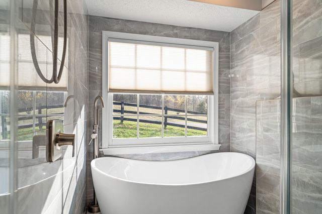 173 EASTWOOD DR, Staunton, VA 24401