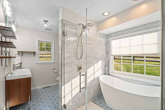 173 EASTWOOD DR, Staunton, VA 24401