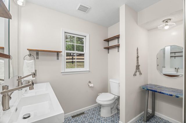 173 EASTWOOD DR, Staunton, VA 24401