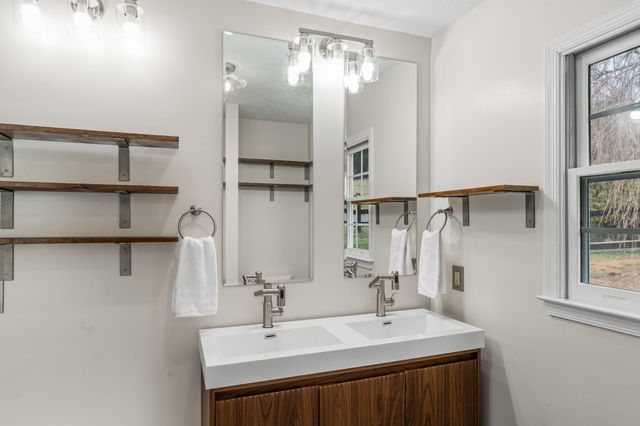 173 EASTWOOD DR, Staunton, VA 24401