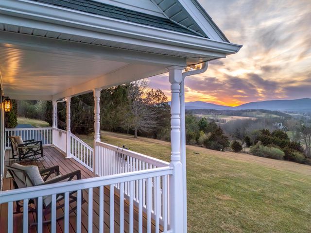 173 EASTWOOD DR, Staunton, VA 24401