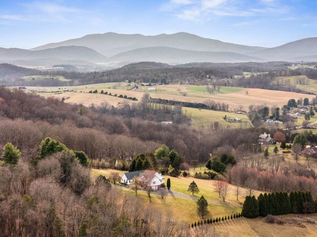 173 EASTWOOD DR, Staunton, VA 24401